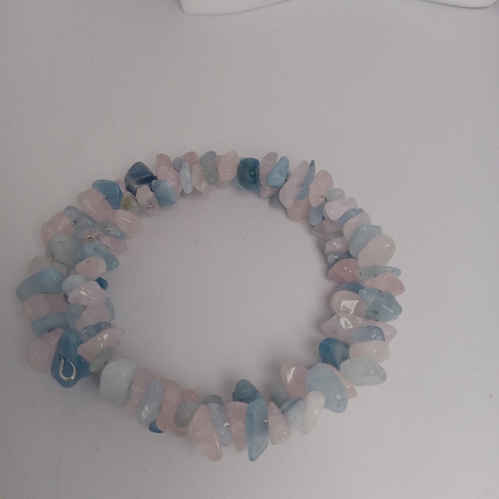Rose quartz and aquamarine stone chip memory wire bracelet - Picture 5 of 5